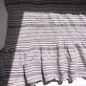 Strapless tanktop w striped pattern & flare bottom